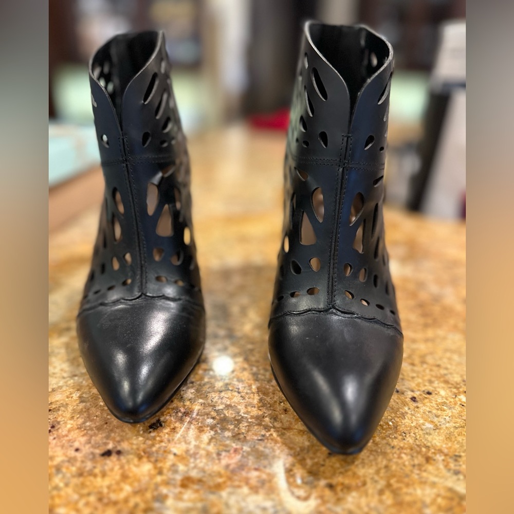 Nine West booties never worn